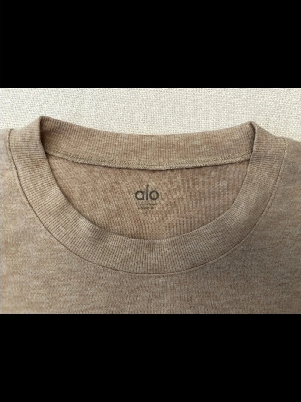 Alo Yoga Glimpse Women's S Beige Long Sleeve Side Slit Crew Neck Sweatshirt Top